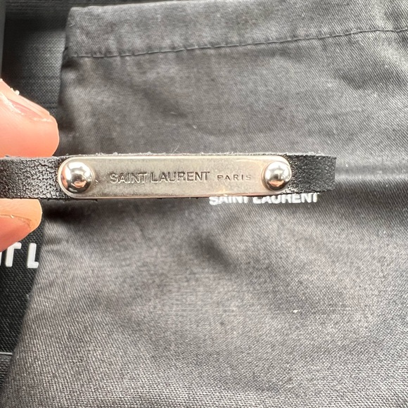 BRACELET WITH A SAINT LAURENT-ENGRAVED PLAQUE AND MAGNETIC FASTENING. - Picture 5 of 5